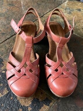 =^.^= Rockport Cobb Hill Pink T Strap Feminine Classic Comfort Leather Sz 5.5